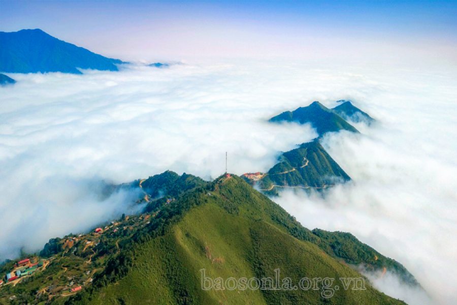 Tour du lịch: Mộc Châu – Cầu Kính Bạch Long – Săn Mây Tà Xùa